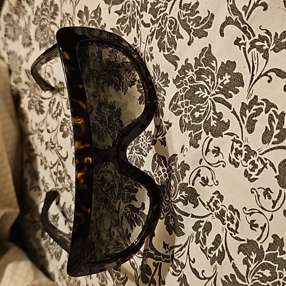 Celine Women Sunglasses tortoise shell color - Picture 5 of 5